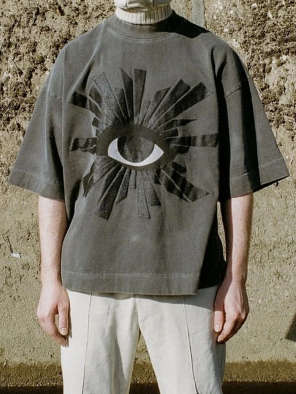 House Of Errors Washed Black Graphic Short Sleeve Tee with Eye Motif. Size M